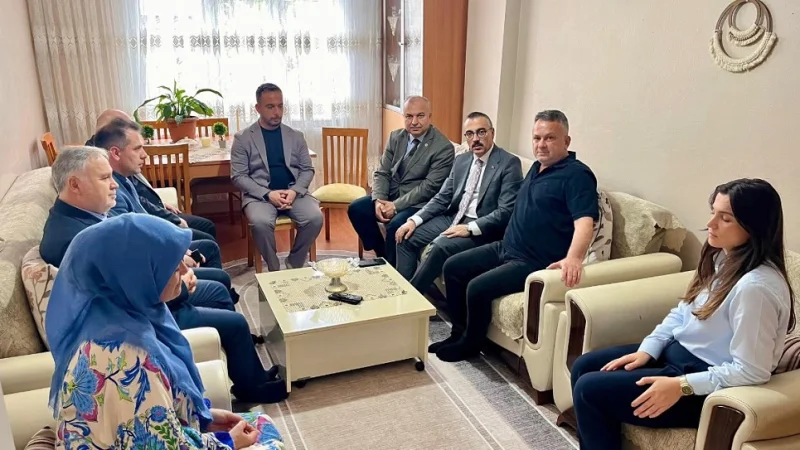 Ataşehir Kaymakamı Eren Arslan'dan Yeni Çamlıca'da Hane Ziyaretleri