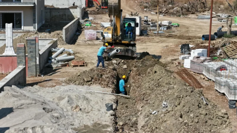 Aydın Büyükşehir Belediyesi Kuşadası'nda Altyapı Çalışmalarını Sürdürüyor