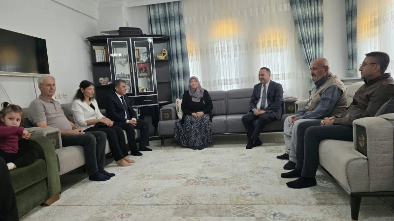 Bahçe Kaymakamı Mustafa Berk Çelik'ten Şehit Ailesine Ziyaret