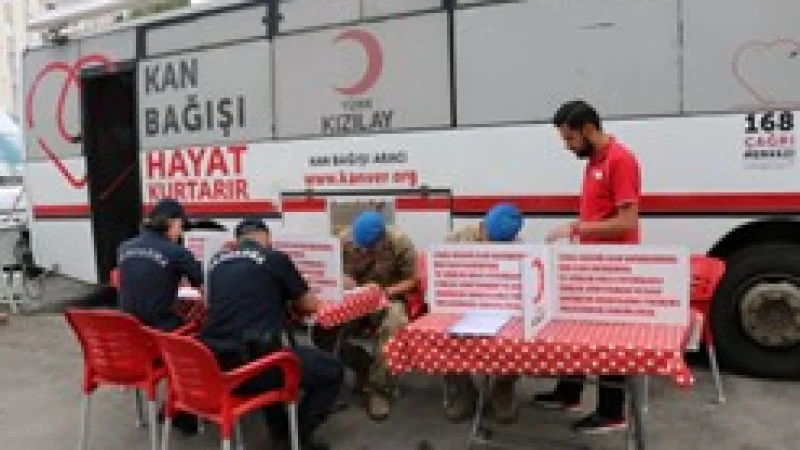 Bayburt İl Jandarma Komutanlığı'ndan Kızılay'a Destek