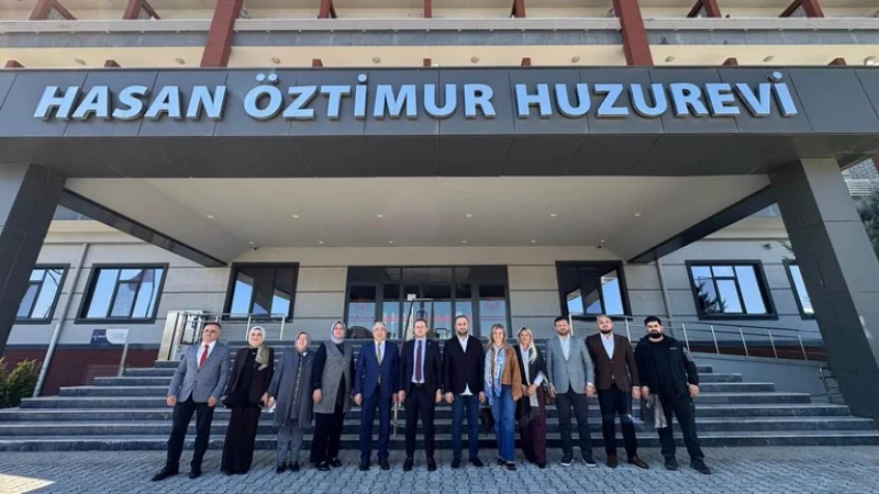 Bursa'da Dünya Yaşlılar Günü'nde Huzurevi Sakinlerine Ziyaret