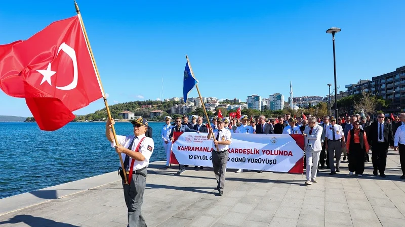 Çanakkale'de 19 Eylül Gaziler Günü'ne Özel Kardeşlik Yürüyüşü