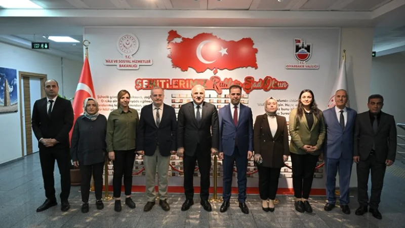 Diyarbakır Valisi Zorluoğlu'ndan Aile ve Sosyal Hizmetler İl Müdürlüğü'ne Ziyaret