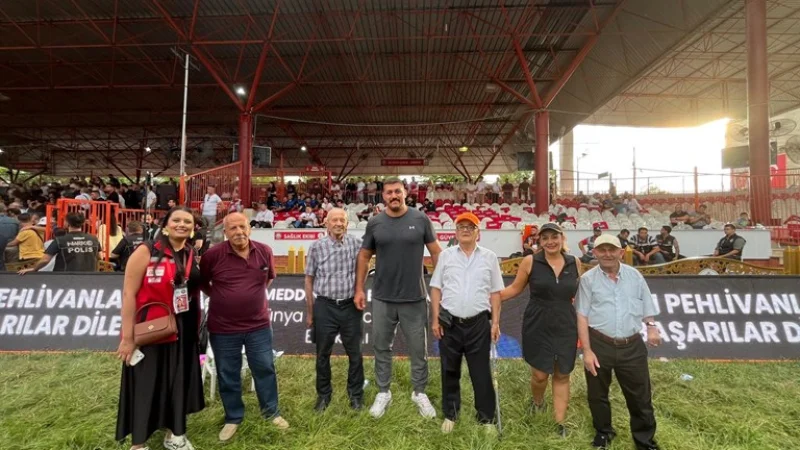 Edirne'de Yaşlılar Kırkpınar Er Meydanı'nda Başpehlivanla Buluştu