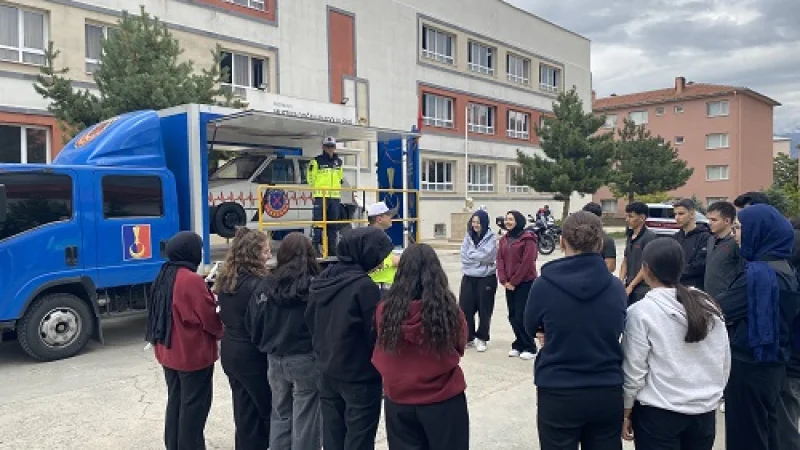 Erzincan'da Öğrencilere Uygulamalı Trafik Güvenliği Eğitimi