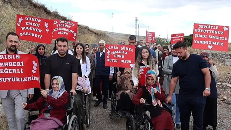 Erzurum'da 1 Ekim Dünya Yaşlılar Günü İçin Farkındalık Yürüyüşü Düzenlendi