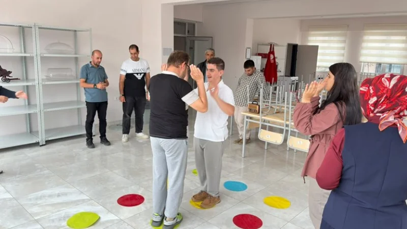 Erzurum'da Özel Gereksinimli Bireyler İçin Drama Destekli Gelişim Programı