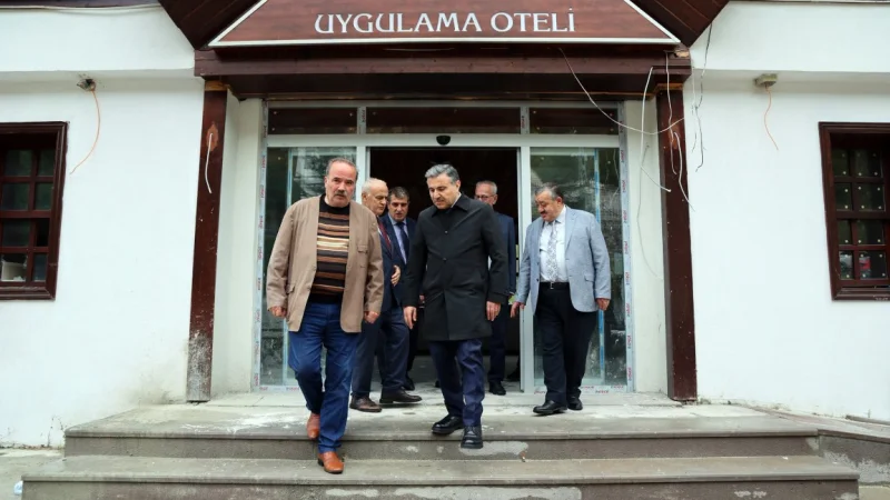 Gümüşhane Valisi Cevdet Atay, Süleymaniye Uygulama Oteli'ndeki Tadilatı İnceledi