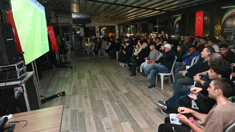 Isparta'da Milli Maç Heyecanı Dev Ekranda Yaşandı