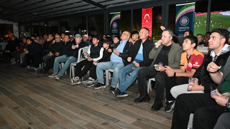 Isparta'da Milli Maç Heyecanı Dev Ekranda Yaşandı