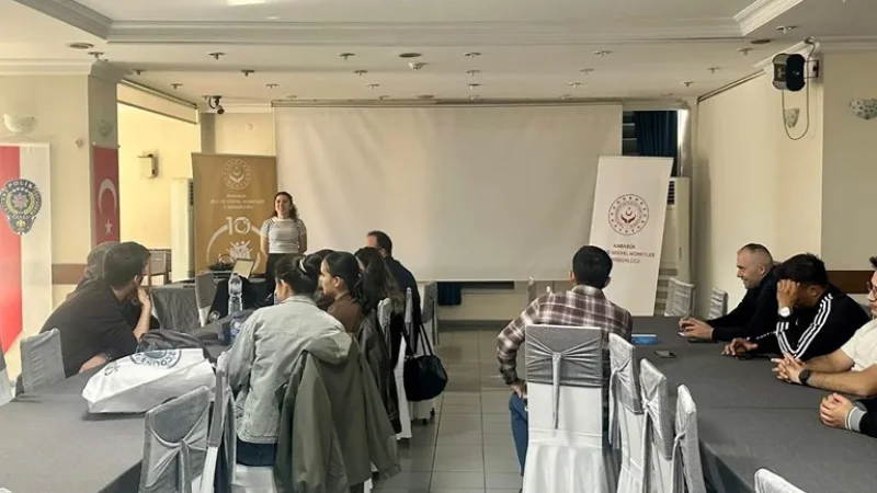 Karabük'te Polis Memurlarına Çocuk Psikolojisi Eğitimi Verildi