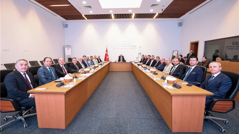 Sakarya'da Afetin İzlerini Silmek İçin İlçe Belediye Başkanları AKOM'da Buluştu