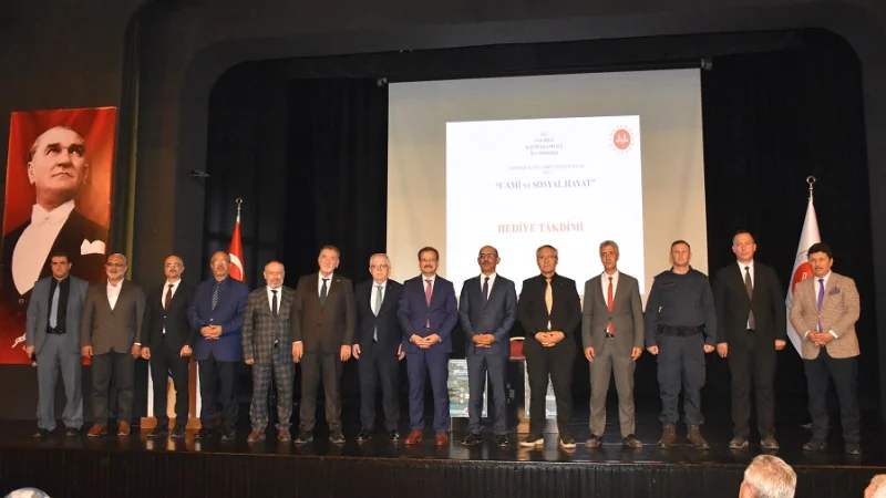 Salihli'de 'Cami ve Sosyal Hayat' Konferansı Düzenlendi