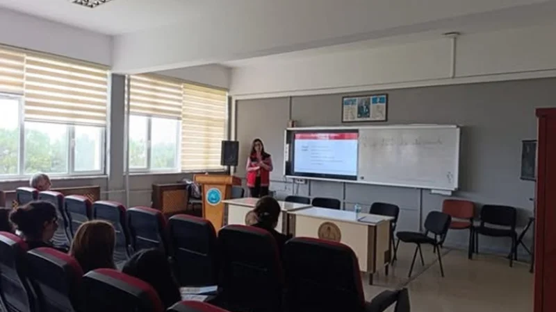 Sinop'ta Gençlere Kadına Yönelik Şiddetle Mücadele Eğitimi