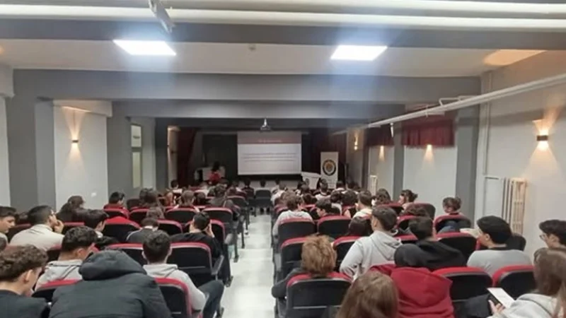 Sinop'ta gençlere yönelik kadına şiddetle mücadele eğitimi