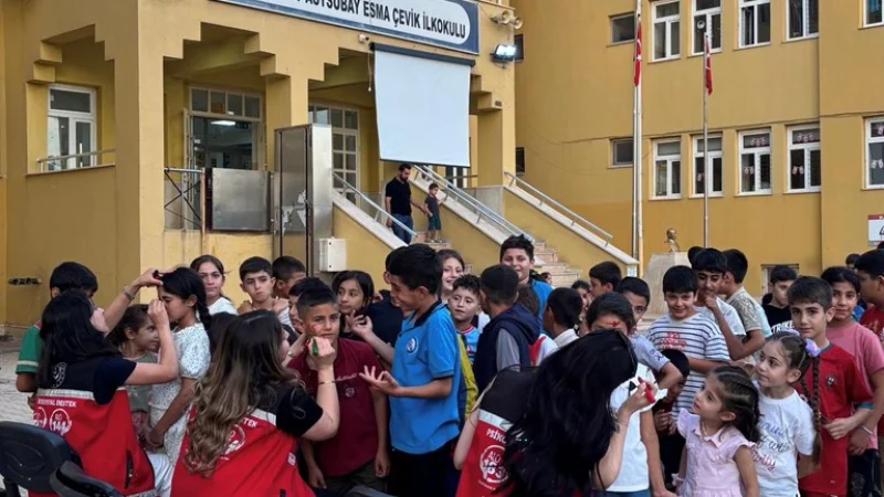 Şırnak'ta Çocuklar İçin 'Gökyüzü Altında' Sinema Keyfi
