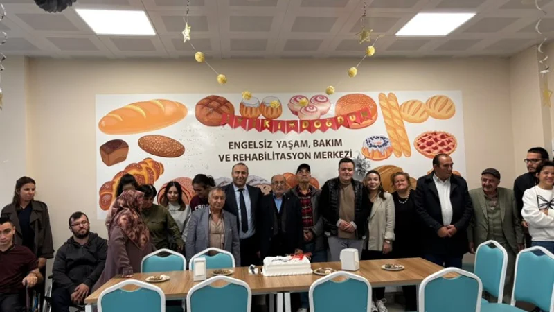 Sivas'ta Yaşlılar Günü'nde Anlamlı Buluşma: Büyükler ve Özel Gereksinimli Bireyler Bir Araya Geldi