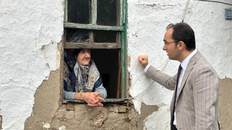 Söğütlü Kaymakamı Mehmet Göze'den Yaşlılar Günü'nde Anlamlı Ziyaret