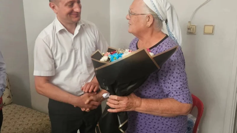 Tarsus Kaymakamı Akyüz'den Yaşlılar Günü'nde Anlamlı Ziyaretler