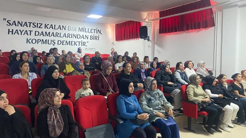 Tekirdağ'da Velilere 'Okul ve Aile' Eğitimi Verildi