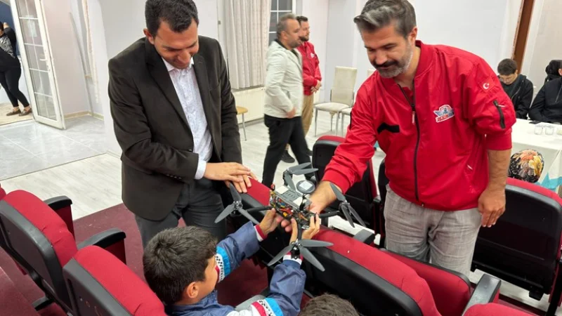 TEKNOFEST Şampiyonları Niğde'deki Çocuklarla Bir Araya Geldi