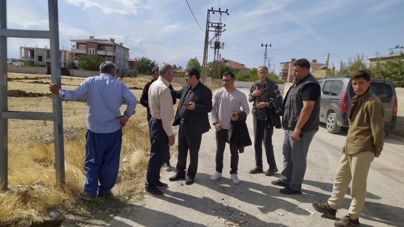 Tuşba'da Yol Çalışmaları Sürüyor: Eşbaşkan Keser Altıntepe'de İncelemelerde Bulundu