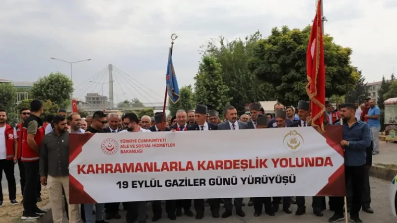 Adıyaman'da 19 Eylül Gaziler Günü İçin Kortej Yürüyüşü Düzenlendi