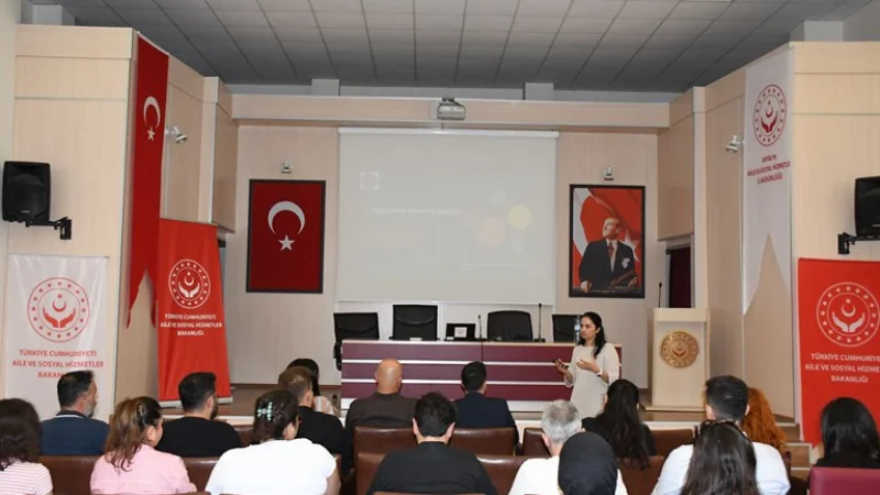 Antalya'da Sosyal Hizmet Personeline Otizm ve Davranış Analizi Eğitimi Verildi