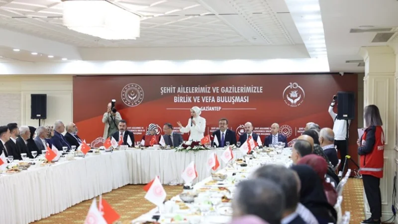 Bakan Göktaş Gaziantep'te Şehit Aileleri ve Gazilerle Bir Araya Geldi