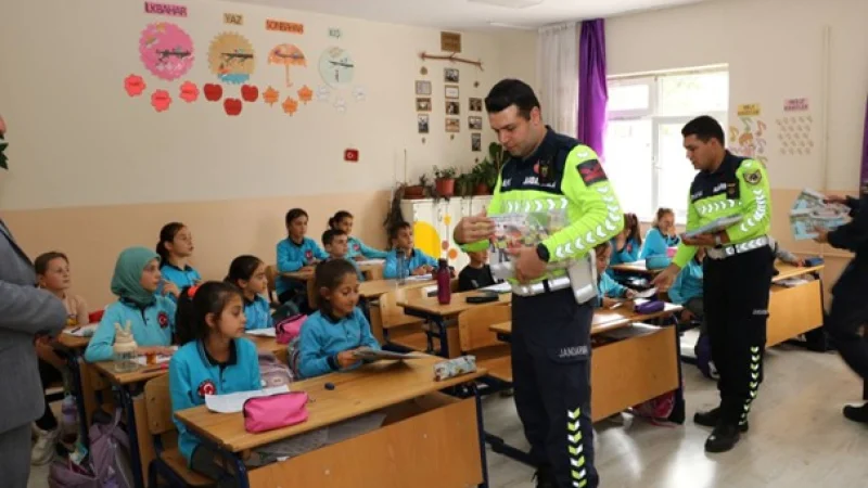 Bayburt'ta öğrencilere trafik güvenliği eğitimi verildi