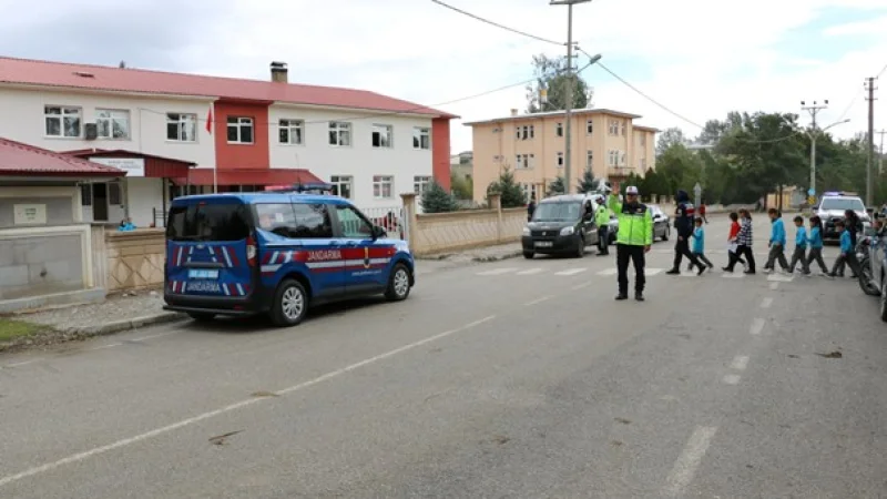 Bayburt'ta Okul Çevrelerinde Güvenlik Denetimleri Sıkılaştırıldı
