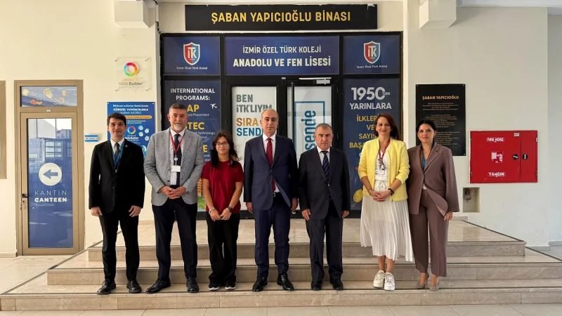 Buca Kaymakamı Gürbüz ve Bornova Kaymakamı Şahiner'den Şehidin Kızına Okul Ziyareti