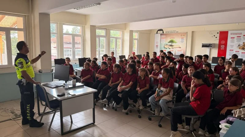 Defne'de öğrencilere yönelik trafik bilinci semineri düzenlendi
