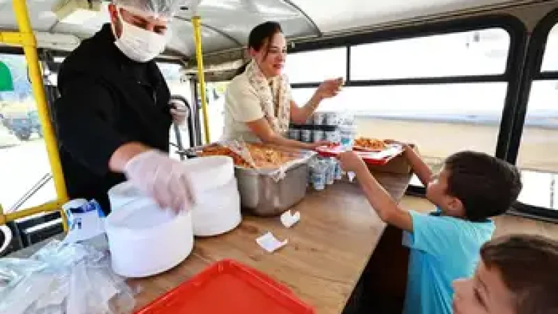 İzmir'de Kent Lokantası Öğrenci Otobüsleri Yeni Eğitim Sezonunda Yeniden Hizmette