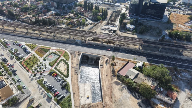 İzmir'de Mürselpaşa Karayolu Alt Geçidi Projesi El Emeğiyle İlerliyor