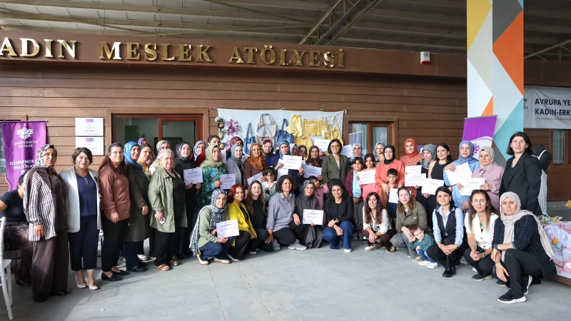 Kayapınar'da Tekstil Kursunu Tamamlayan Kadınlara Belgeleri Verildi