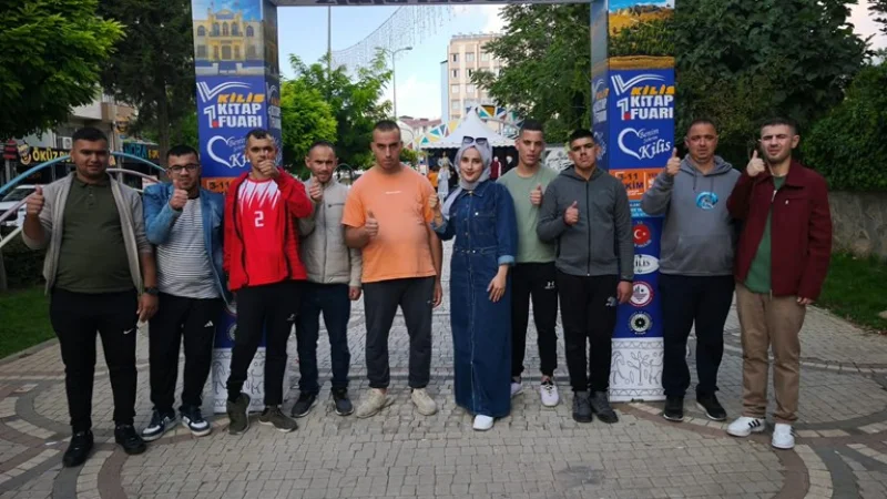 Kilis'te Engelsiz Yaşam Merkezi Sakinleri Kitap Fuarını Ziyaret Etti