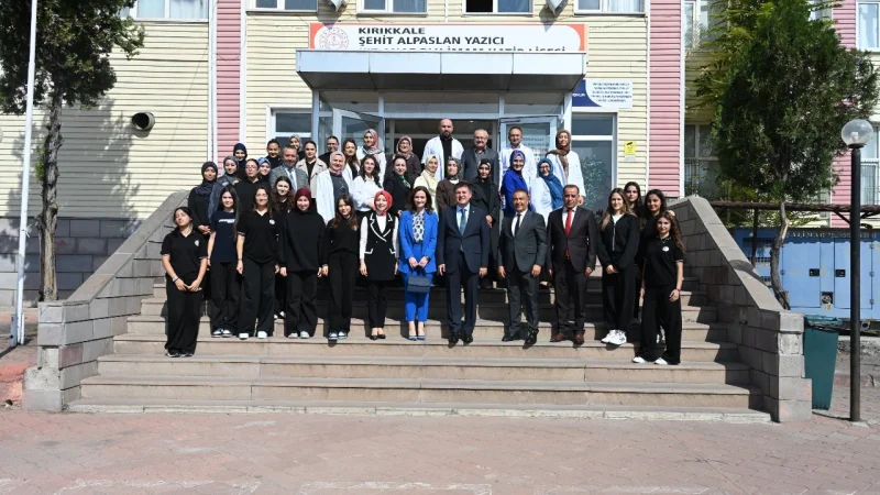 Kırıkkale'de Şehit Alparslan Yazıcı İmam Hatip Lisesi'ne Yeni Kütüphane