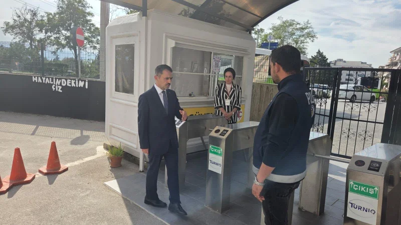 Kocaeli Valisi Aktaş'tan İzmit'teki okulda güvenlik denetimi