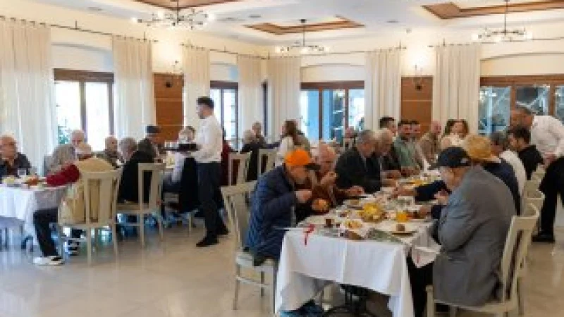 Manavgat'ta Dünya Yaşlılar Günü'nde huzurevi sakinleri unutulmadı