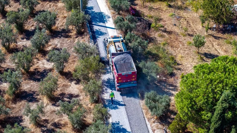 Manisa'da İki Mahallenin Yolu Soğuk Asfaltla Yenilendi