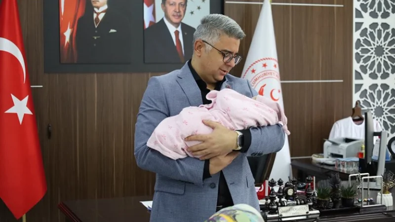 Sivas'ta Bir Çocuk Daha Koruyucu Ailesine Kavuştu