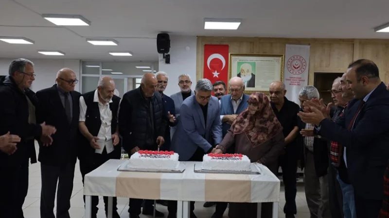 Sivas'ta Dünya Yaşlılar Günü'nde huzurevi sakinleri için özel program