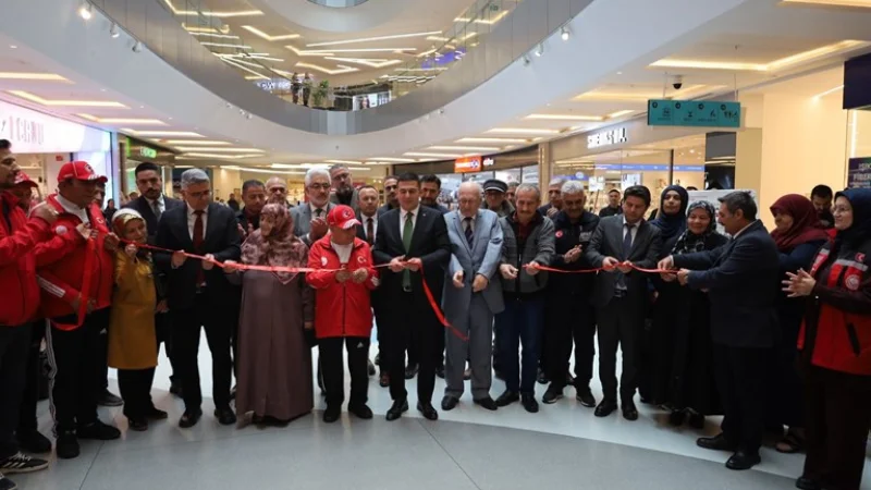 Sivas'ta Dünya Yaşlılar Günü'ne Özel El Emeği Sergisi