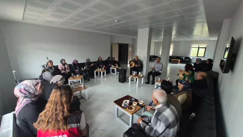 Sivas'ta Dünya Yaşlılar Günü'ne Özel Müzik Dinletisi