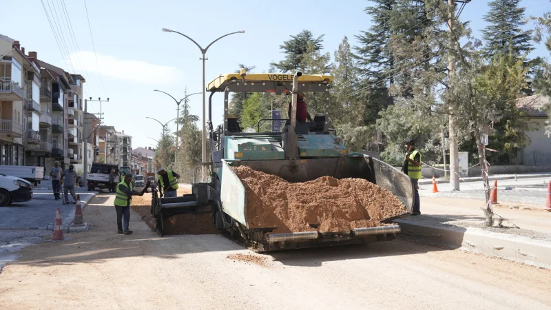 Tavşanlı'da Tunçbilek Caddesi'nde Asfalt Çalışmaları Başladı