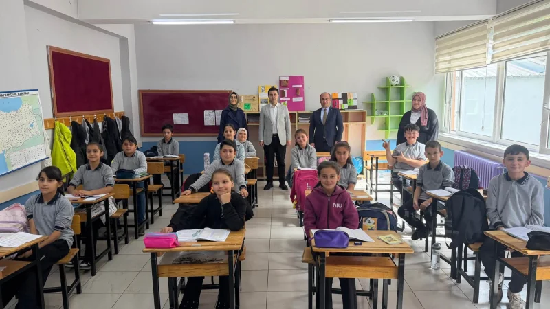Torul Kaymakamı Koray Çelik'ten İmam Hatip Ortaokulu'na Ziyaret