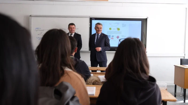 Yozgat Valisi Mehmet Ali Özkan'dan Serpil Akdağ Anadolu Lisesi'ne Ziyaret