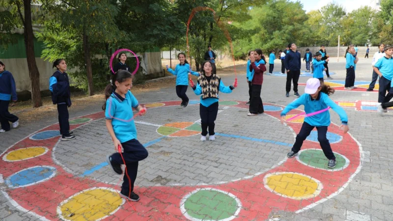 Ağrı'da 843 Okulda Geleneksel Oyun Rüzgarı: 85 Bin Öğrenci Sahaya İndi