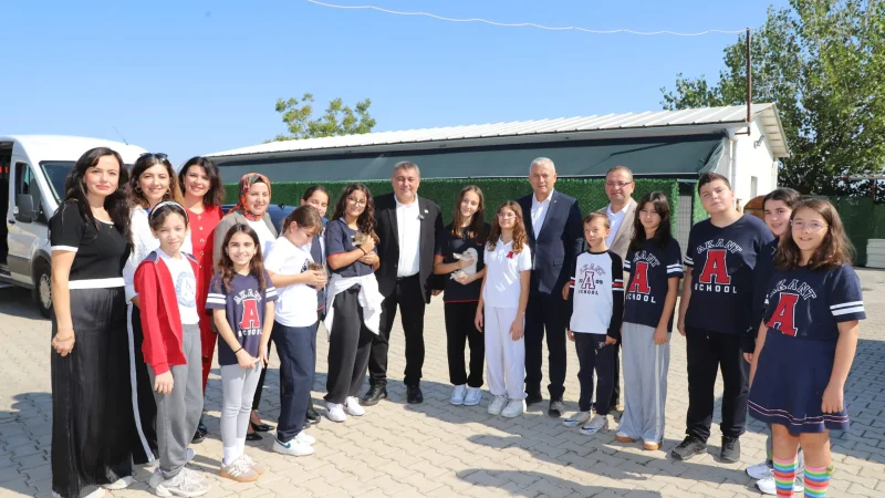 Aksu'da Öğrenciler Sokak Hayvanları Bakım ve Rehabilitasyon Merkezi'ni Ziyaret Etti